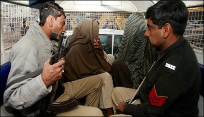 karachipolice-2bhattakhurarrest_12-12-2015_207068_l. [downloaded with 1stBrowser]