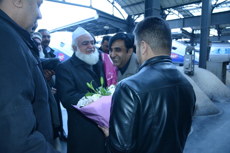 Welcome to Paris Pir Muhammad Amin Ul Hasnat Shah (11)