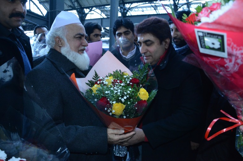 Welcome to Paris Pir Muhammad Amin Ul Hasnat Shah (7)