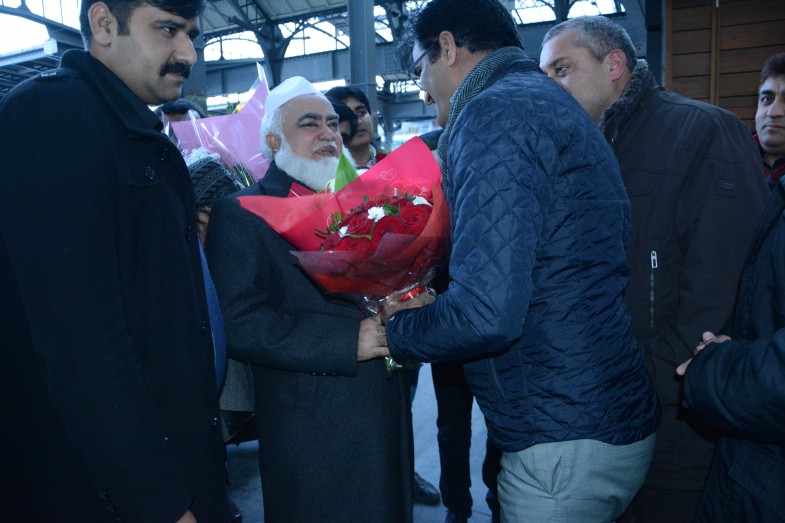 Welcome to Paris Pir Muhammad Amin Ul Hasnat Shah (5)