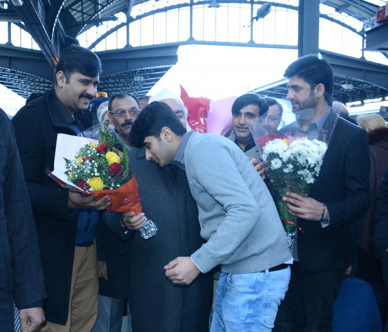 Welcome to Paris Pir Muhammad Amin Ul Hasnat Shah (4)