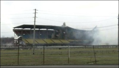 New York: long grand stand