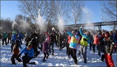 Canada: snowball fight record