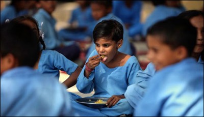  students eat in India