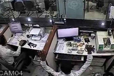 Karachi: bank robbery